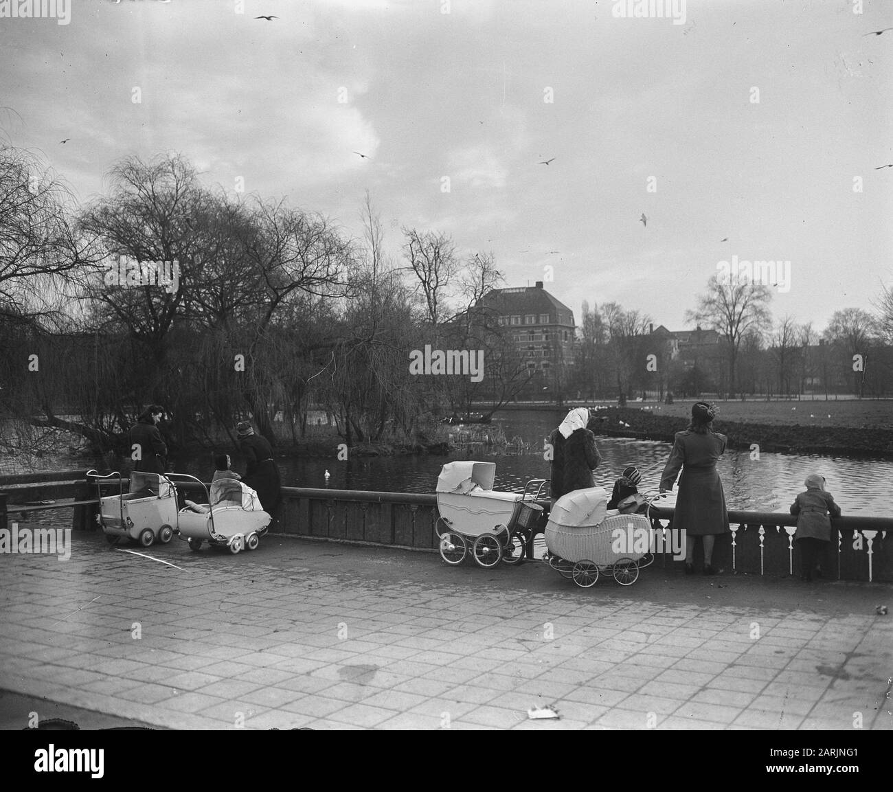 Women of world war ii holland hi-res stock photography and images - Alamy