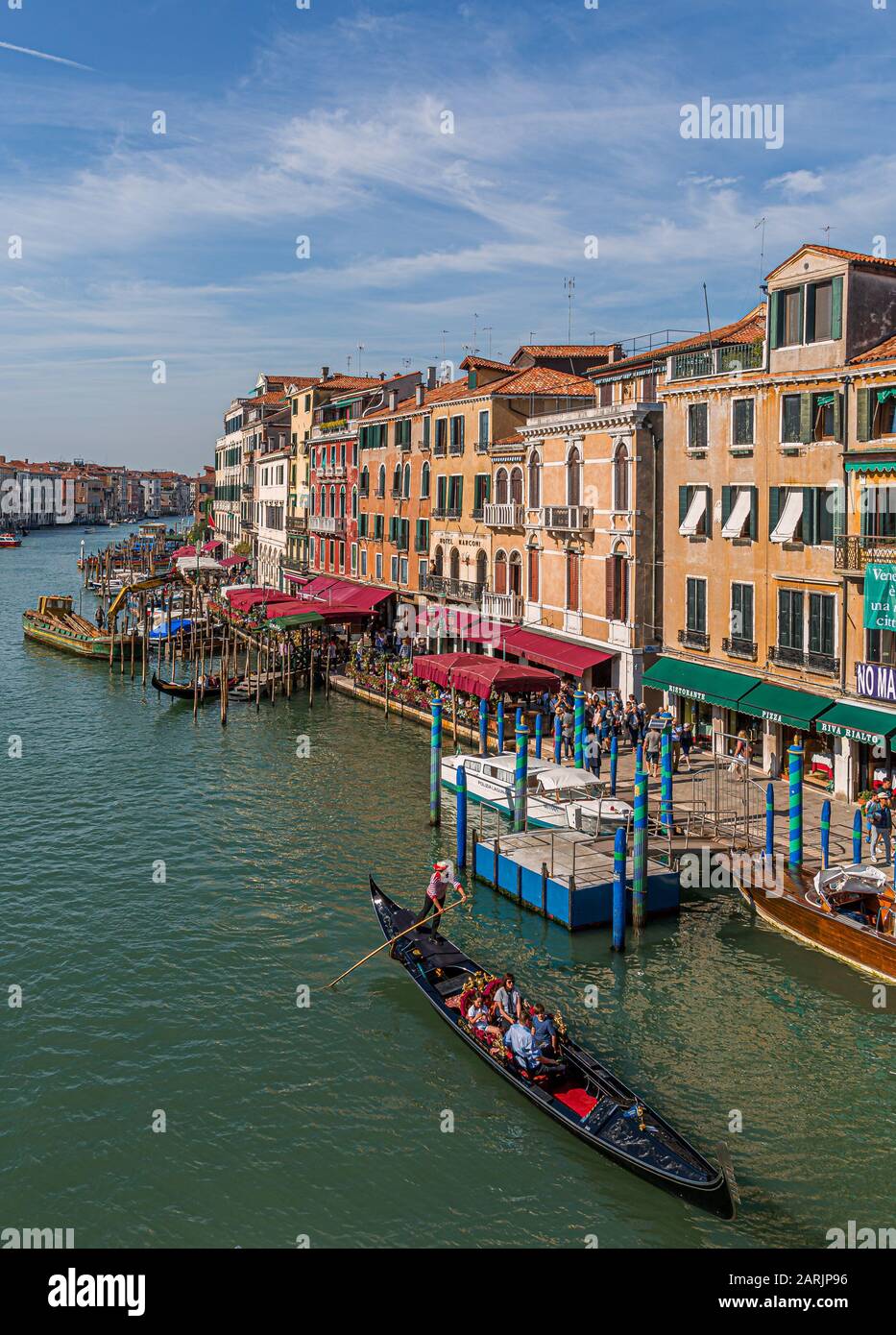 Gondola in grand canal hi-res stock photography and images - Alamy