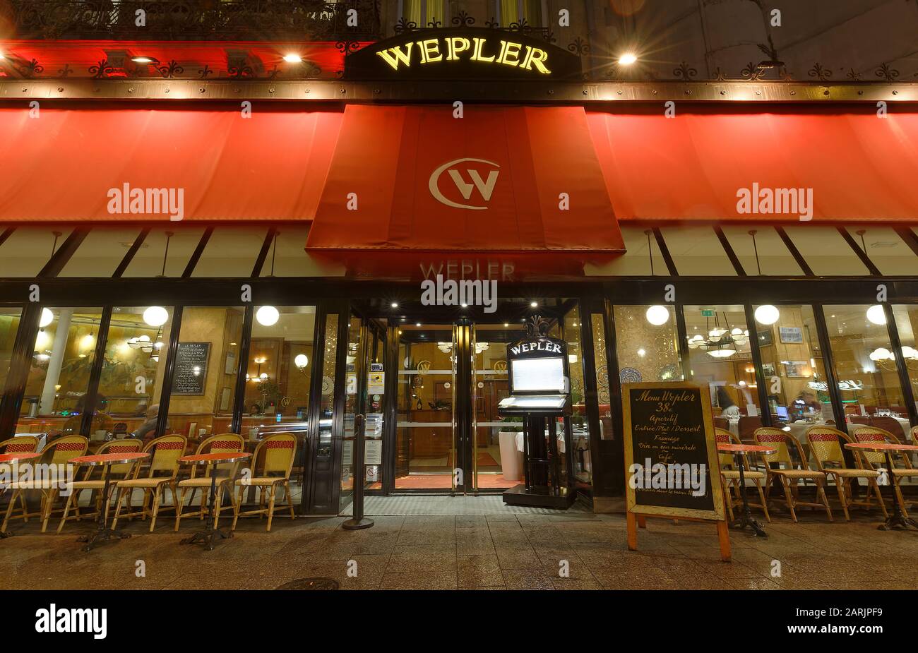 Wepler, the largest oyster house in Paris, located between Montmartre and Pigalle, this