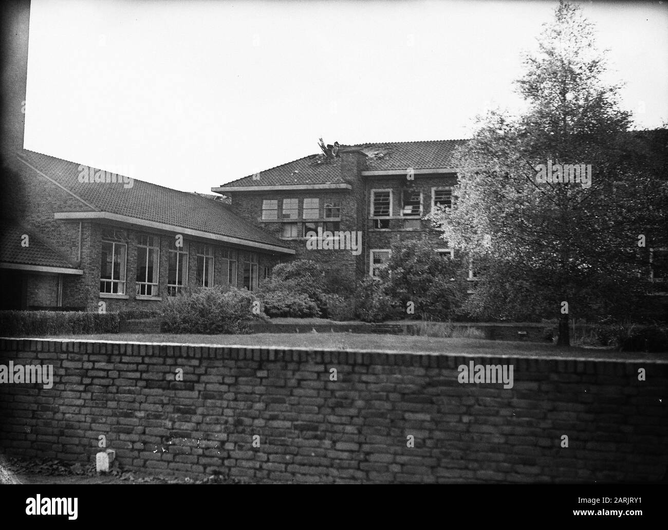 Airplane crash Apeldoorn. Crash of Fairey Firefly on the Chistelijke H.B.S. at the Jachtlaan in