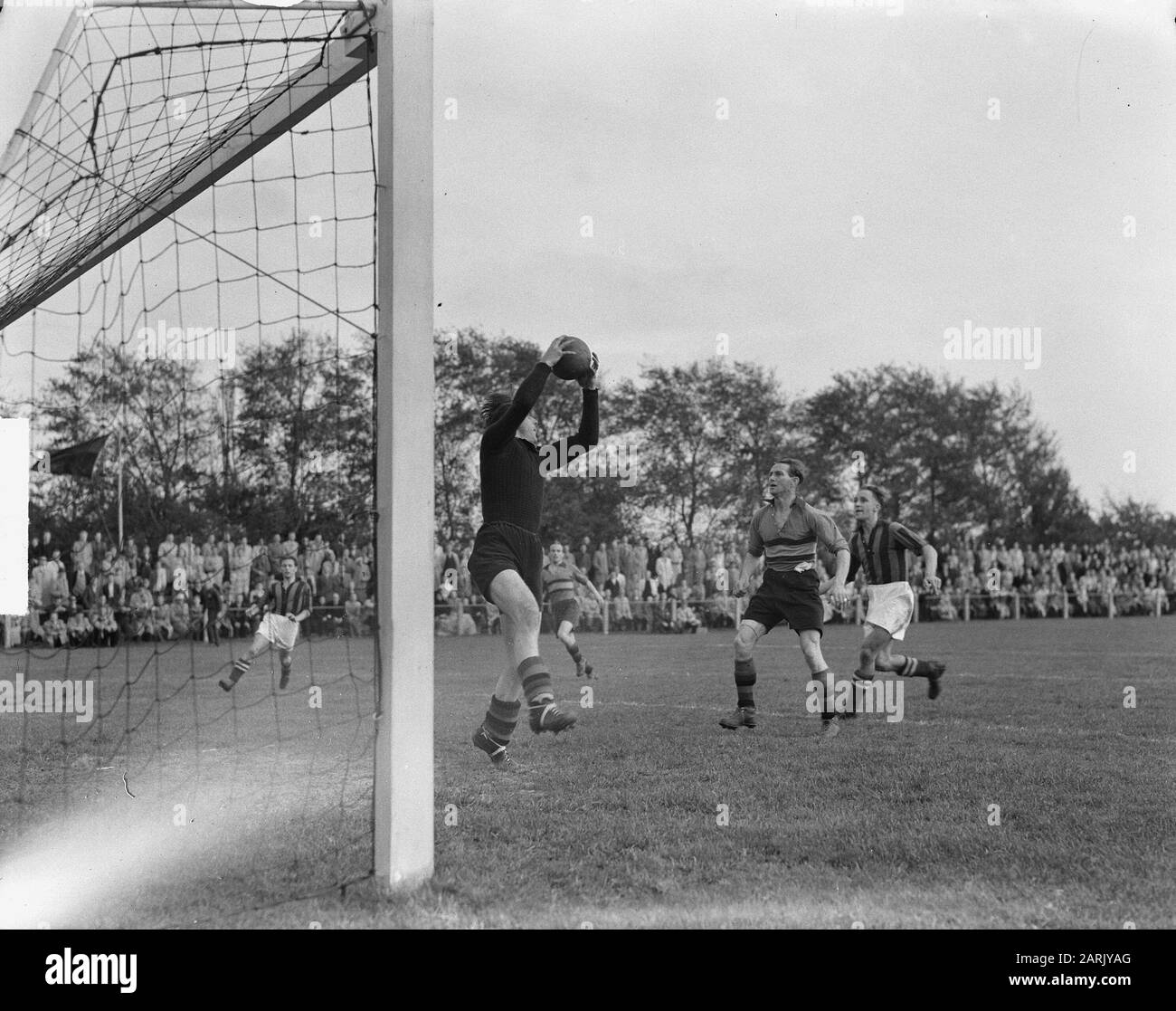 Goalkeepers football hires stock photography and images Alamy