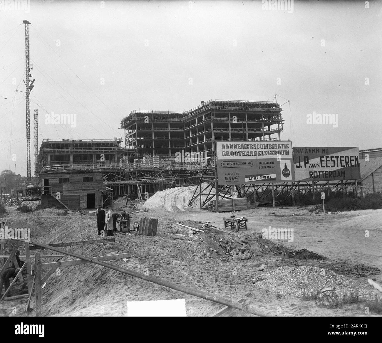 Groothandelsgebouw in Rotterdam under construction Annotation: The architects are Huig A. Maaskant and Willem van Tijen Date: October 9, 1950 Location: Rotterdam, Zuid-Holland Keywords: wholesale buildings, office buildings Stock Photo
