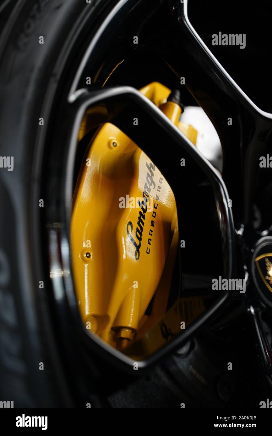 Lamborghini rims hi-res stock photography and images - Alamy