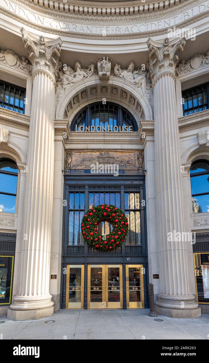 Downtown chicago main street hi-res stock photography and images - Alamy