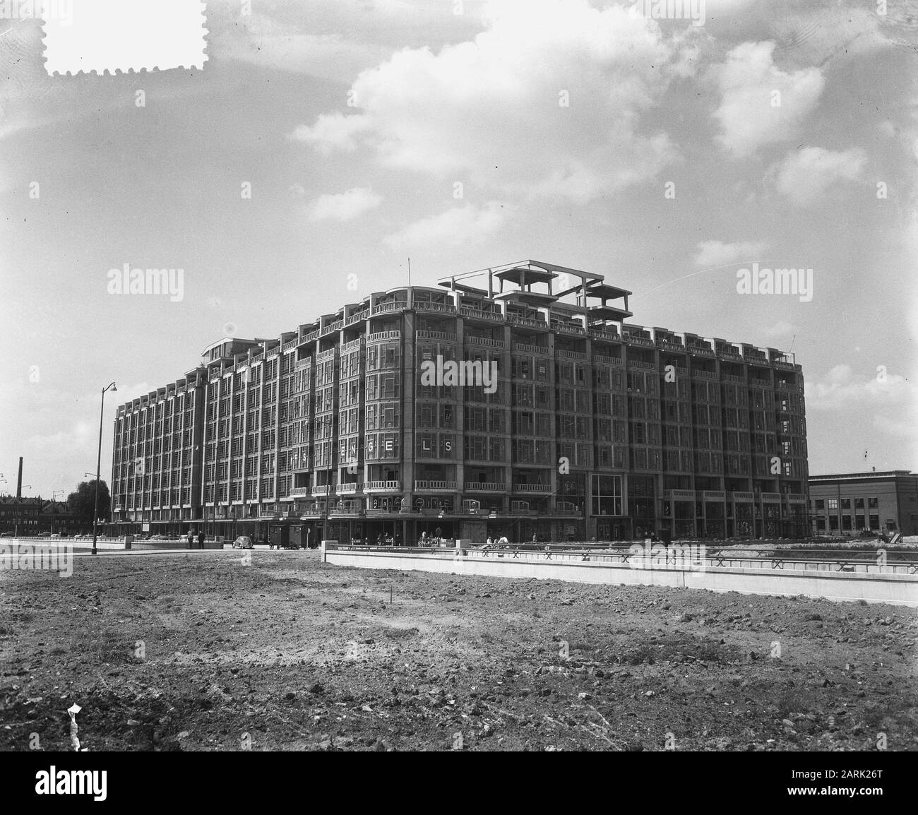 Het Groothandelsgebouw in Rotterdam Annotation: The architects are Huig A. Maaskant and Willem van Tijen Date: 5 June 1952 Location: Rotterdam, Zuid-Holland Keywords: wholesale buildings, office buildings Stock Photo