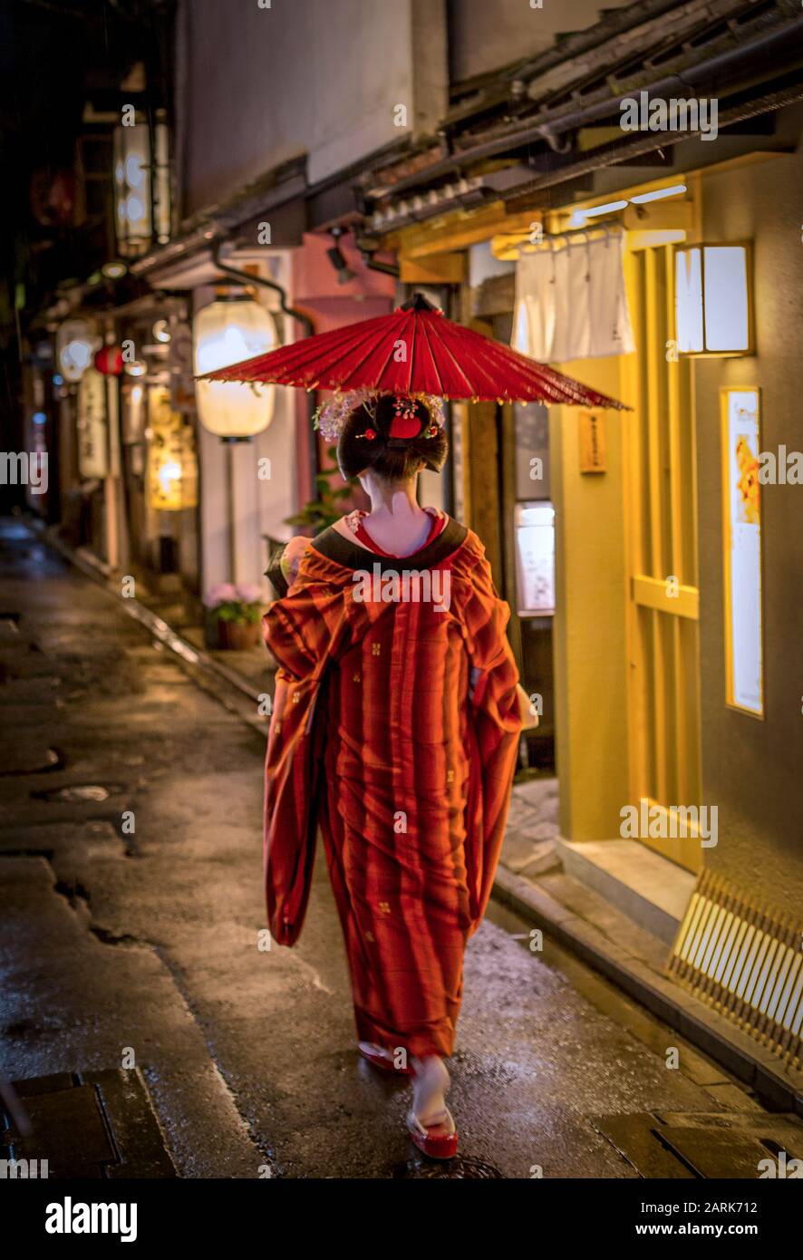 KYOTO, JAPAN - MAY 9, 2017: Geisha walking in Gion, Kyoto Japan Stock Photo
