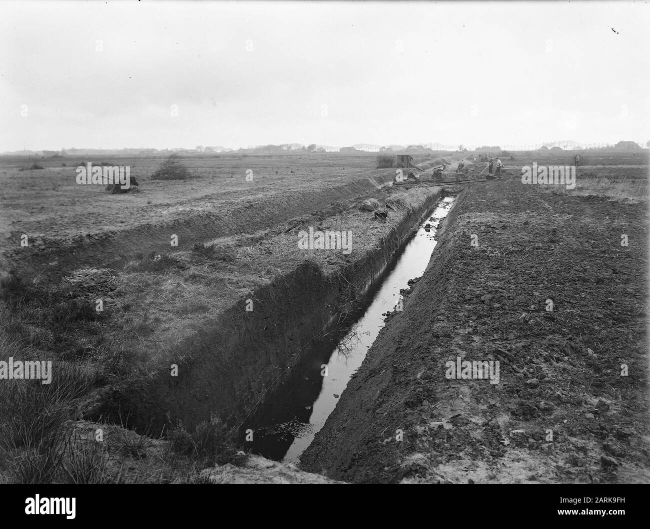 poldering and bemaling, workers, digging canal, polder de scheere Date: undated Location: Crimea Keywords: workers, digging channel, poldering and bemaling Personal name: polder de scheere Stock Photo