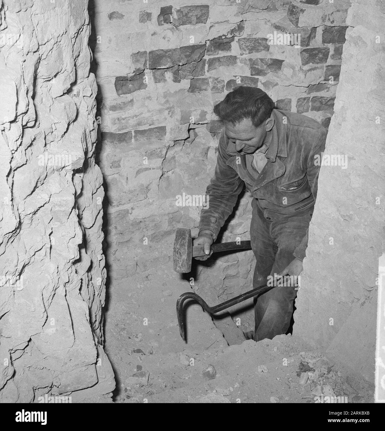 Restoration of the tower at Barneveld Saving the stairs, along which Jan Van Schaffelaar climbed
