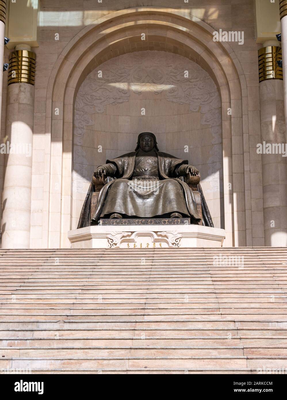 Genghis Khan statue, Government Place building, Sükhbaatar Square, Ulaanbaatar, Mongolia Stock Photo