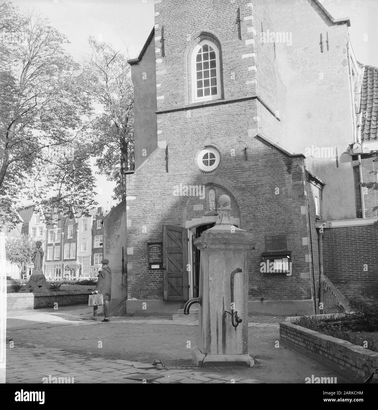 Restoration English church at Beguinage. Assignment Trouw. Exterior Date: October 26, 1961 Keywords: exterior, churches, restorations Institution name: Begijnhof, Trouw Stock Photo