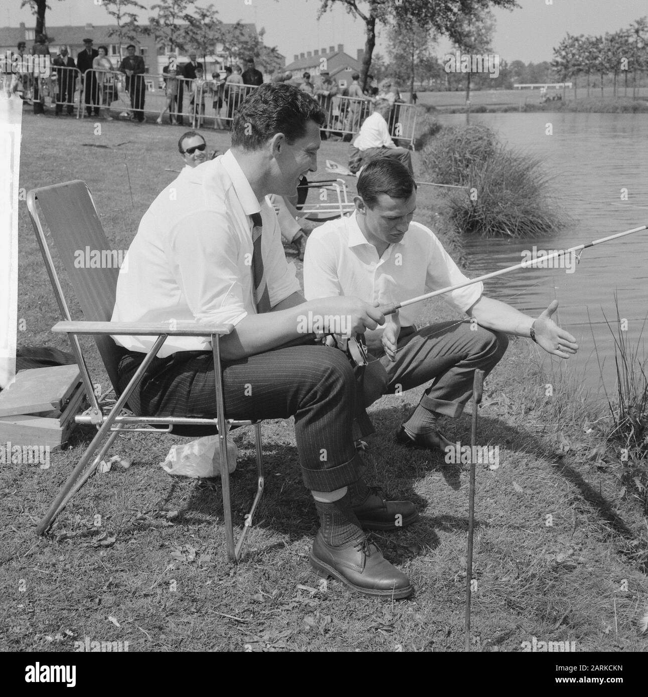Fishing prominents in Bergen op Zoom Date: June 13, 1962 Location 