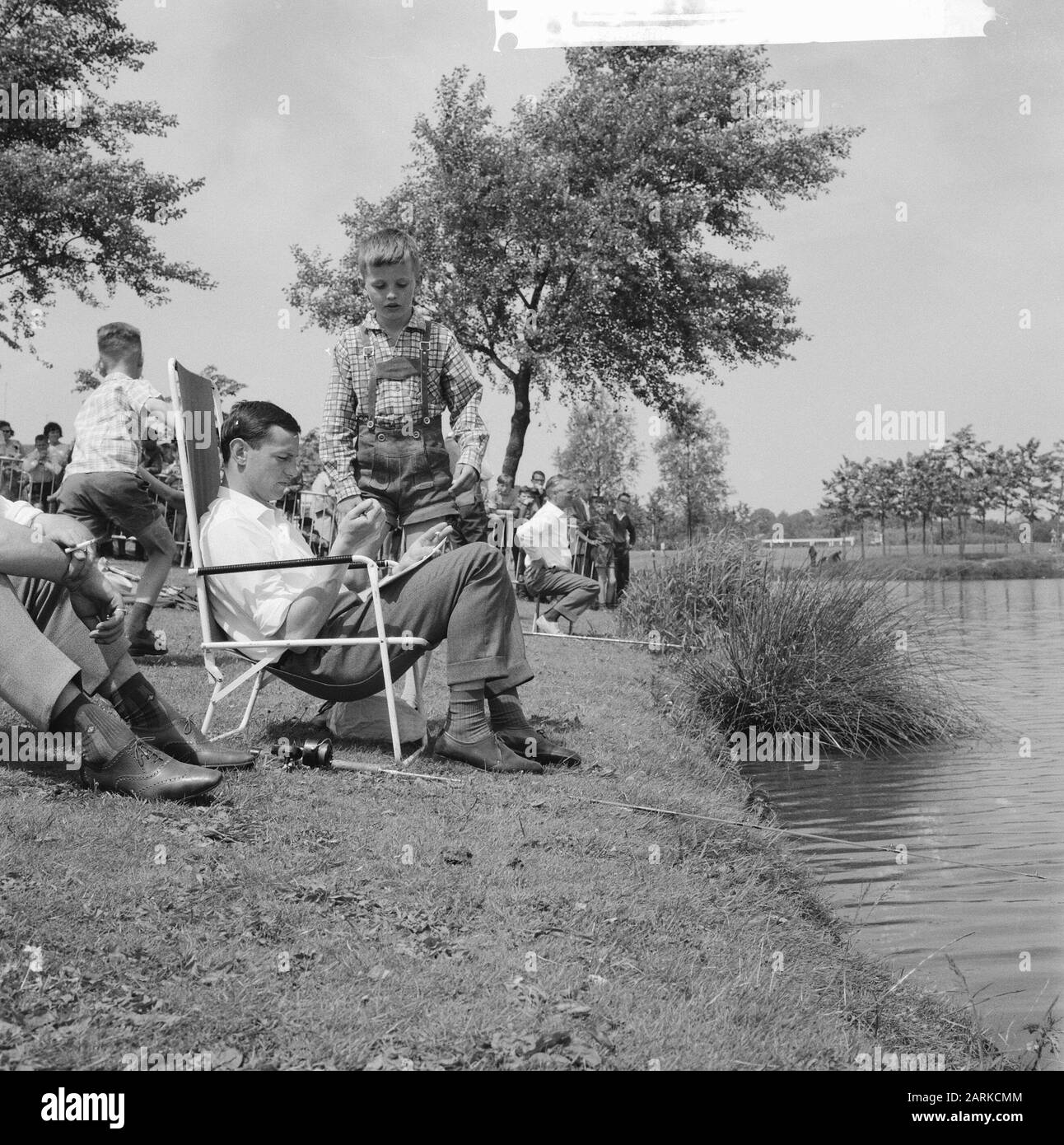 Fishing prominents in Bergen op Zoom Date: June 13, 1962 Location 