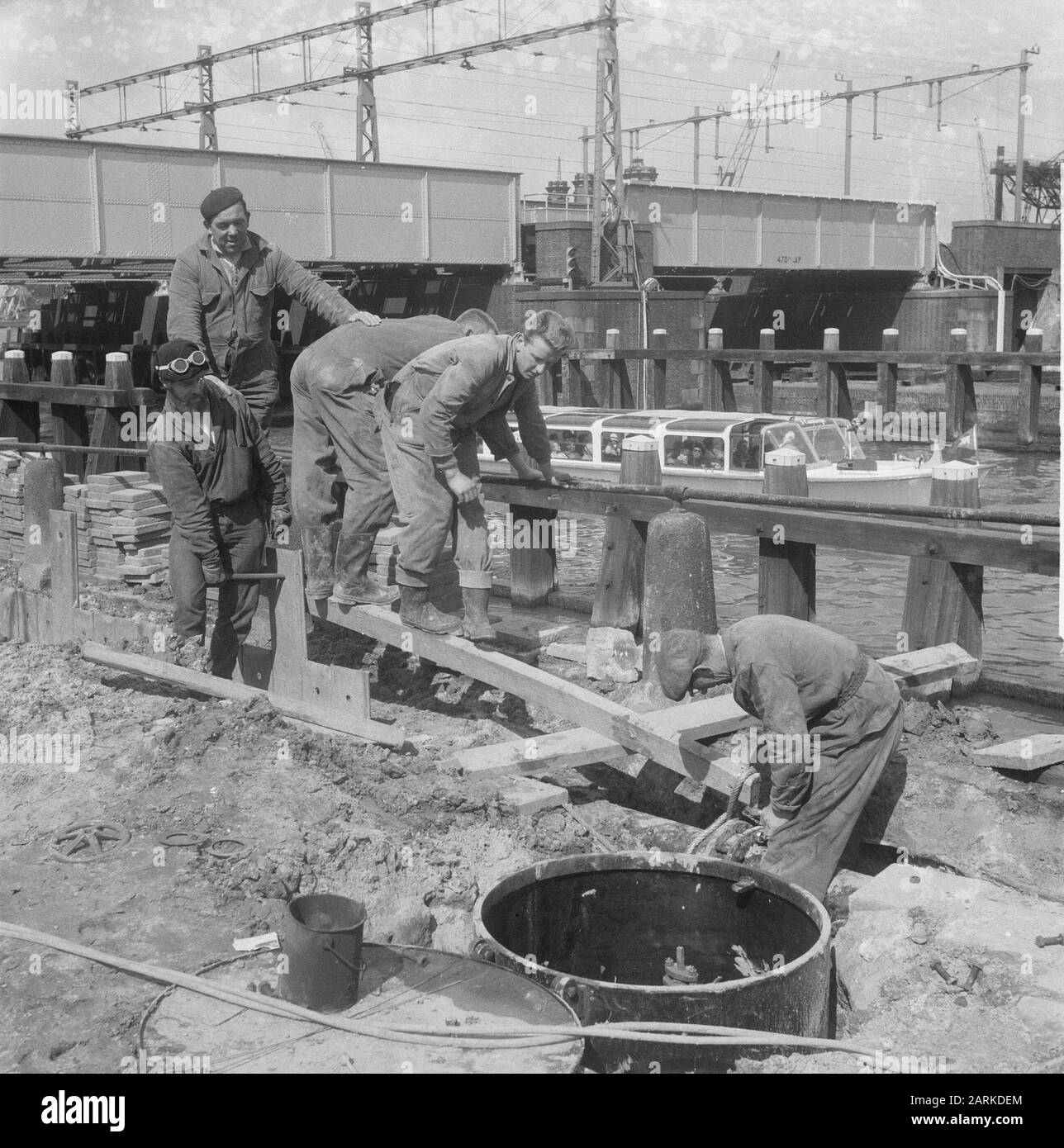 Work on the IJ tunnel Date: May 16, 1962 Keywords: Work, tunnels Stock ...