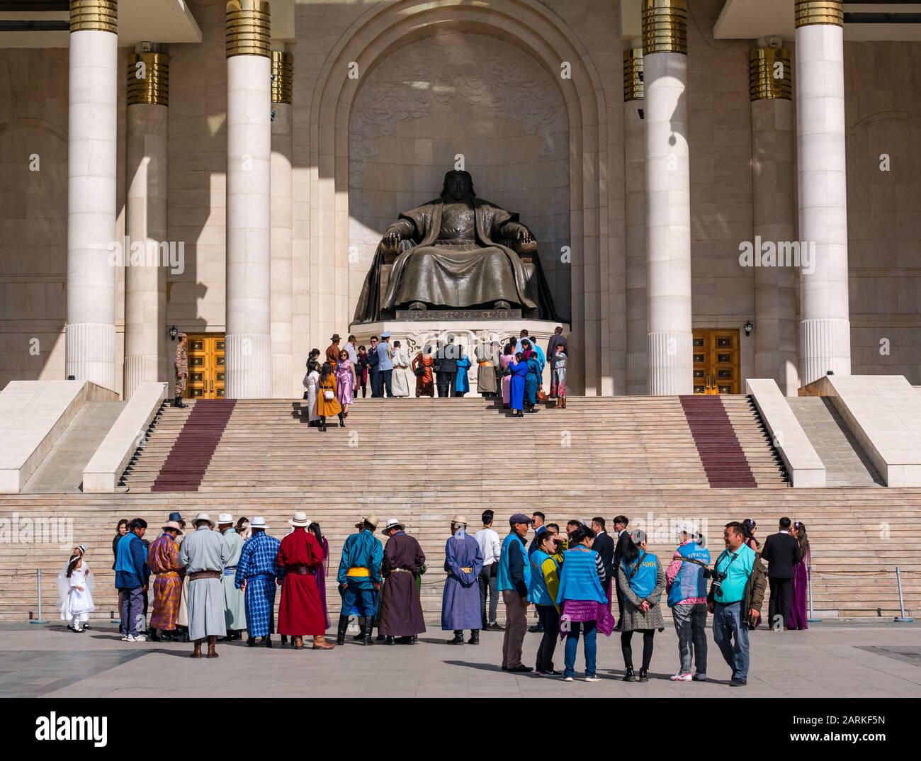 Wedding party celebrating, Sükhbaatar Square, Ulaanbaatar, Mongolia Stock Photo