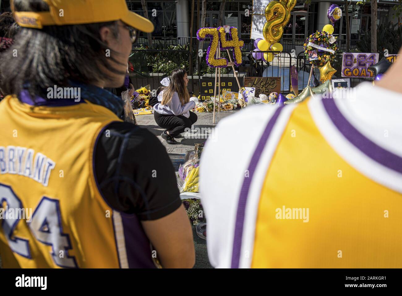 Los Angeles, California, USA. 28th Jan, 2020. Fans gather at former Los