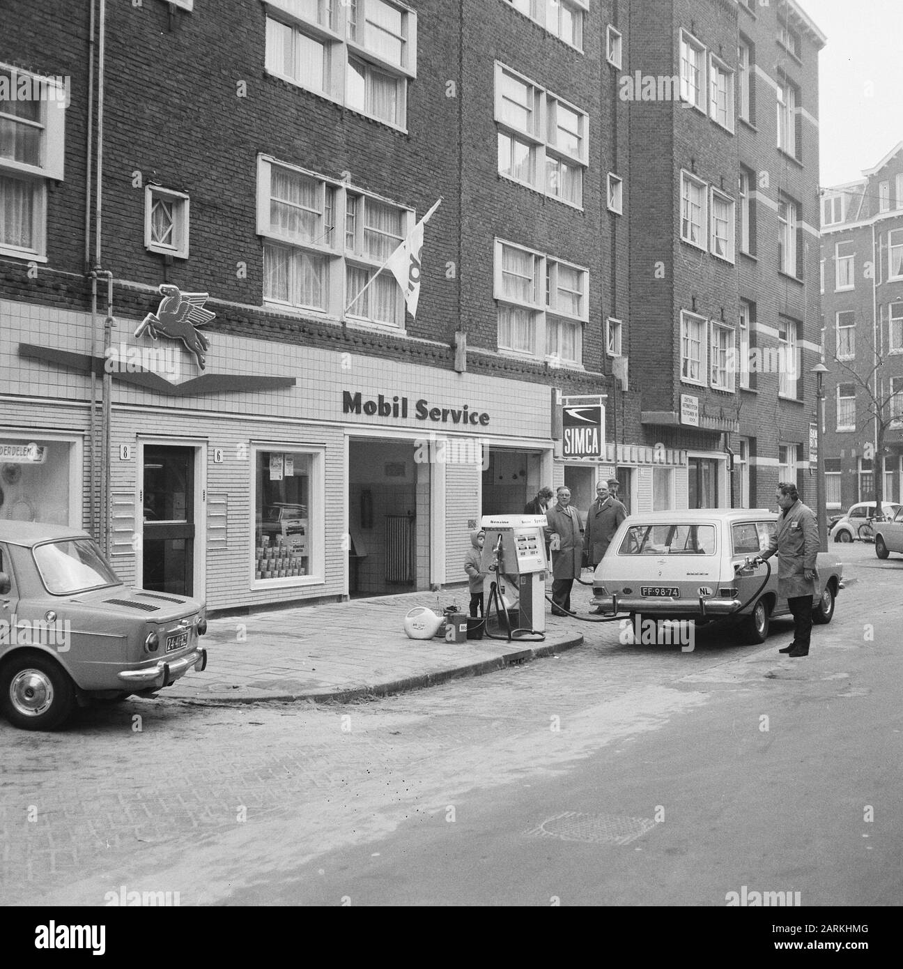 Service_station hires stock photography and images Alamy