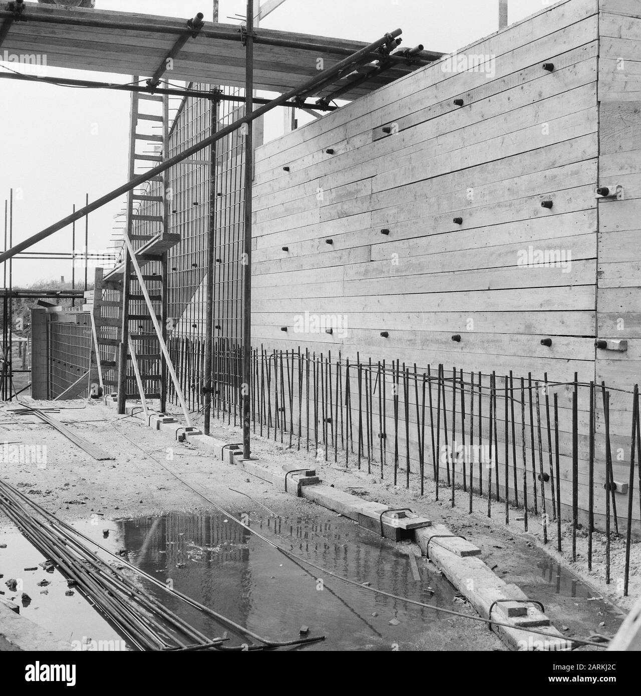 Formwork boards Black and White Stock Photos & Images - Alamy
