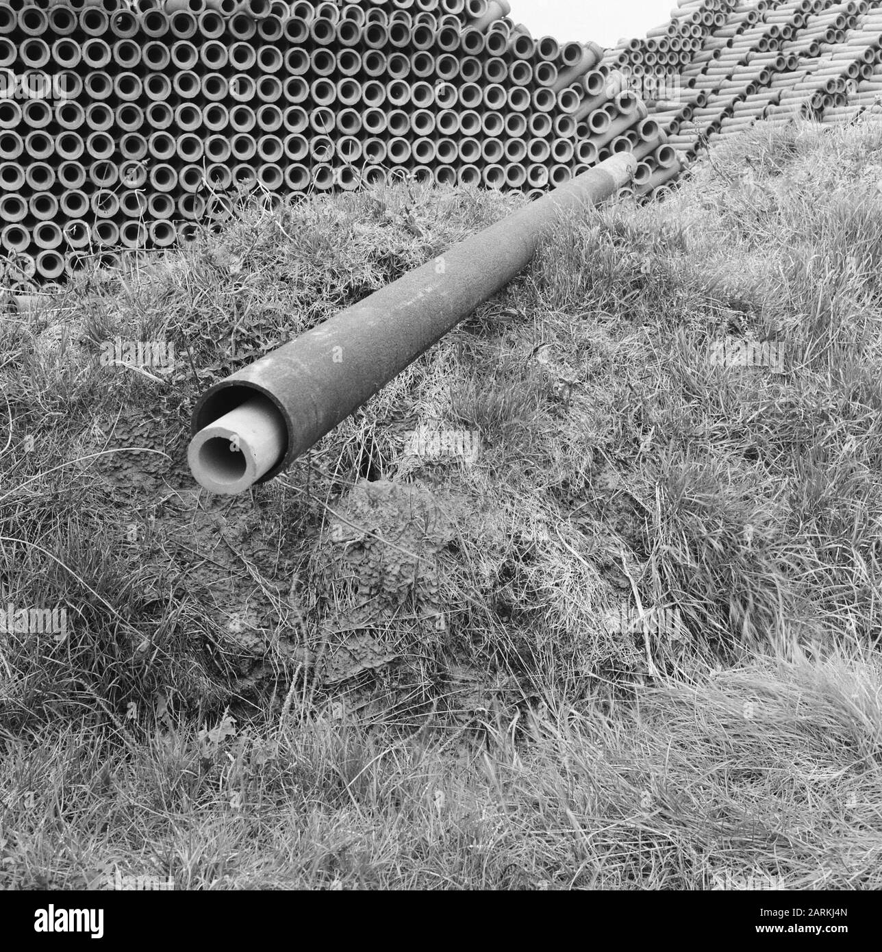 drainage, pipes, steel, pipes, drainage bridges Date November 1958