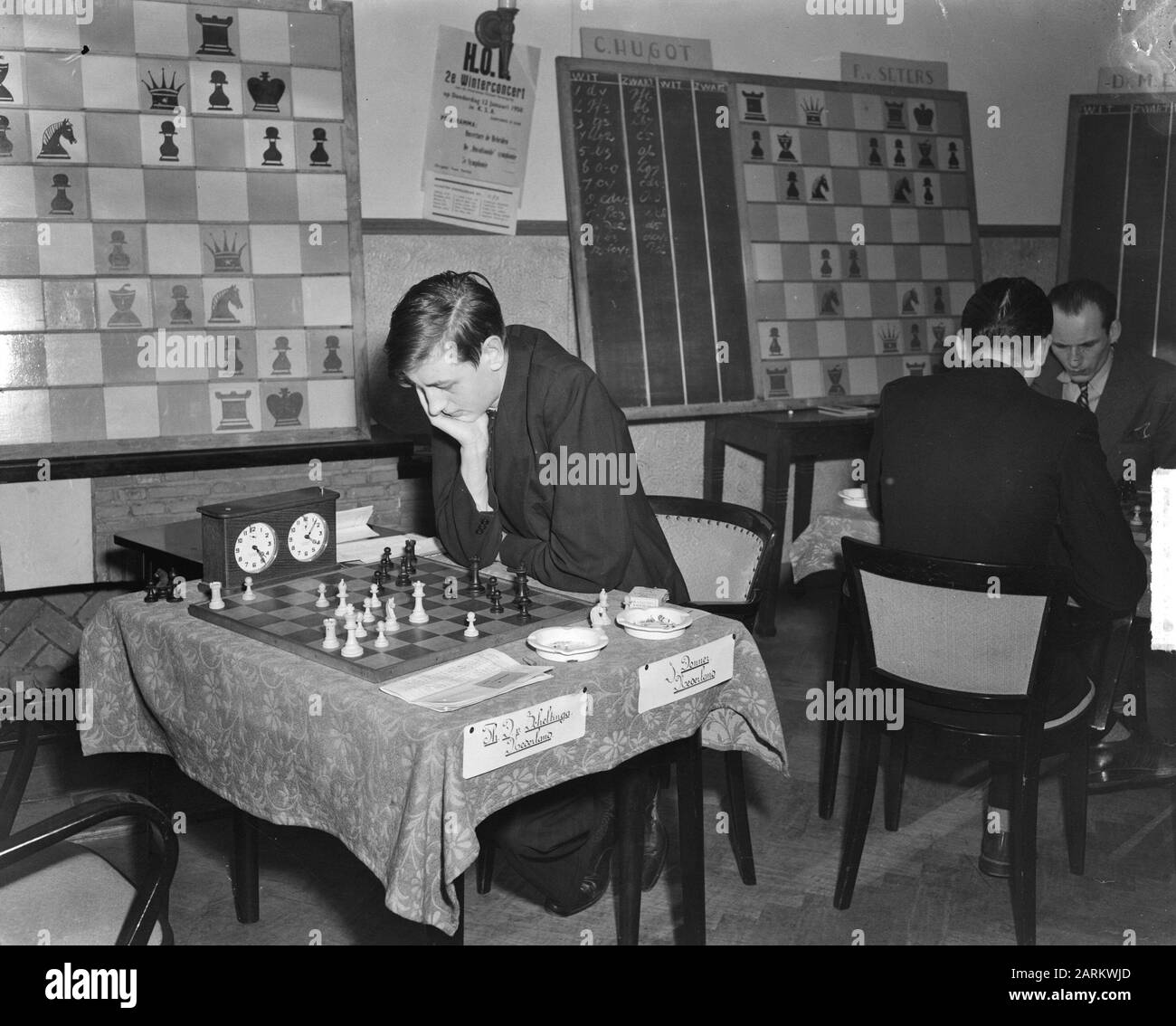 Chess boards with history hi-res stock photography and images - Alamy
