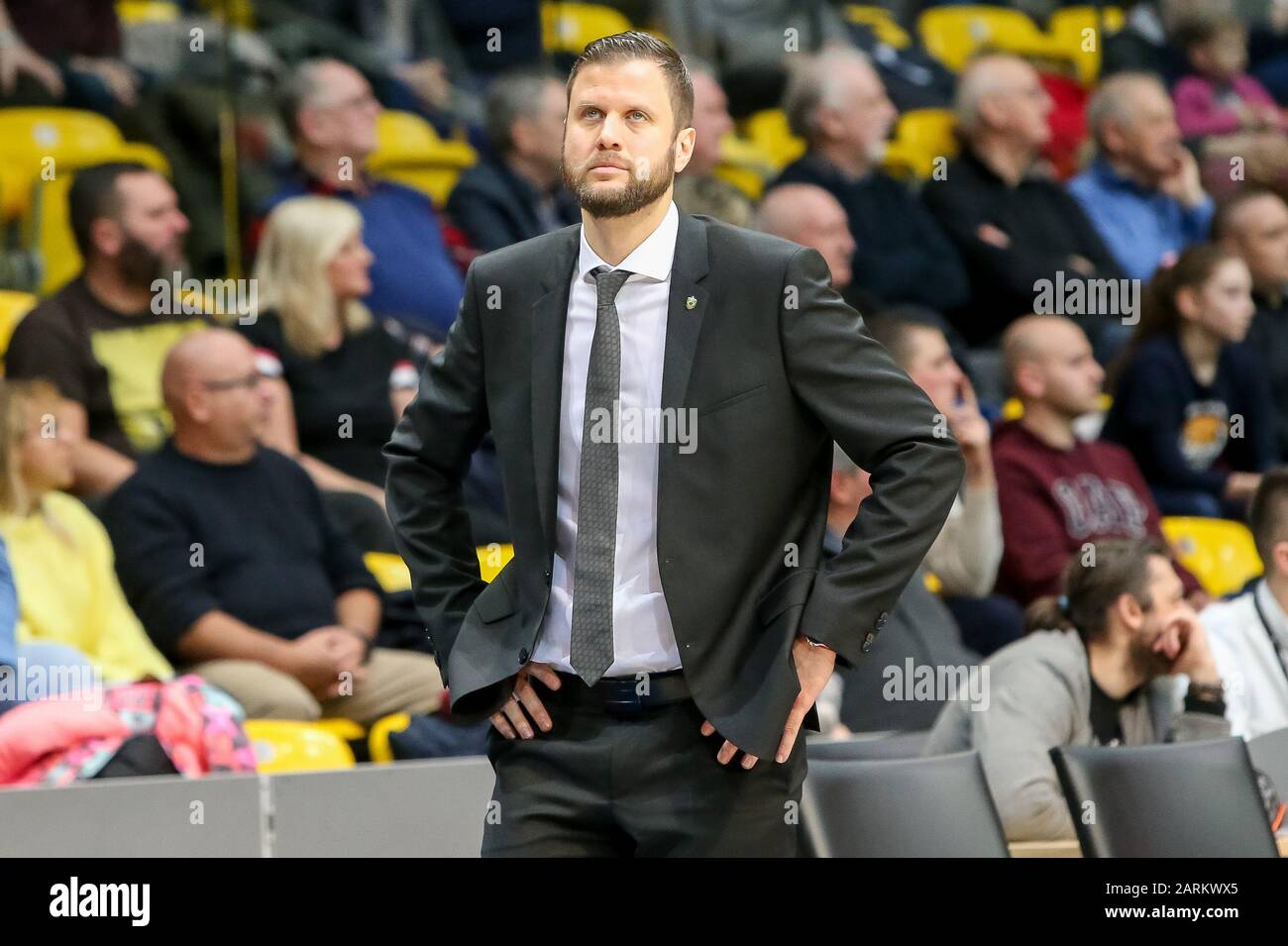 Gdynia, Poland. 28th Jan, 2020. David Gaspar (trener/coach) seen in action during EuroLeague Women group B match between Asseco Arka Gdynia and Sopron Basket in Gdynia.(Final score: Arka Gdynia 67:77 Sopron Basket). Credit: SOPA Images Limited/Alamy Live News Stock Photo