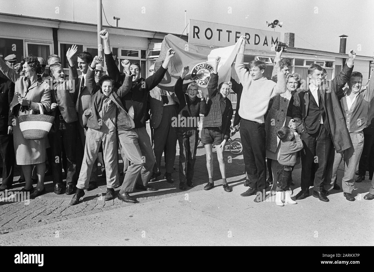 Departure Feyenoord to Madrid from Zestienhoven, supporters had come to the airport Date: September 20, 1965 Location: Rotterdam, Zestienhoven, Zuid-Holland Keywords: sport, supporters, departures, airports, football Stock Photo