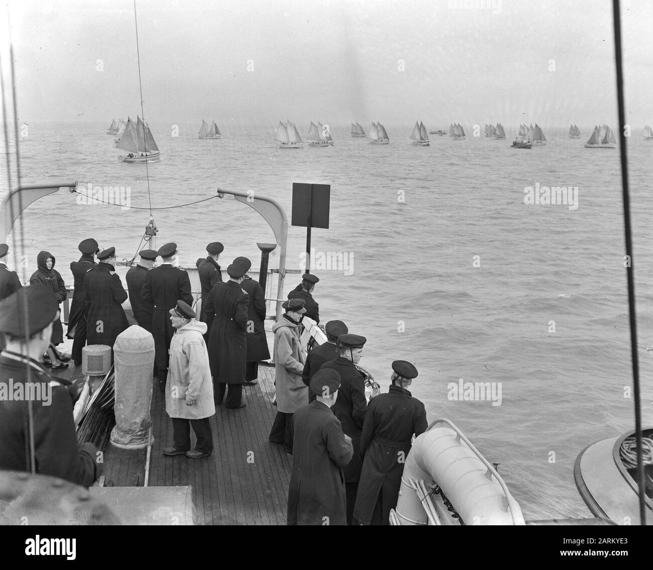 Royal Navy Navy Navy sailing competition Colonel Bax Date: October 24, 1952 Keywords: MARINE, sailing matches Personal name: Colonel Bax Institution name: Marine Stock Photo
