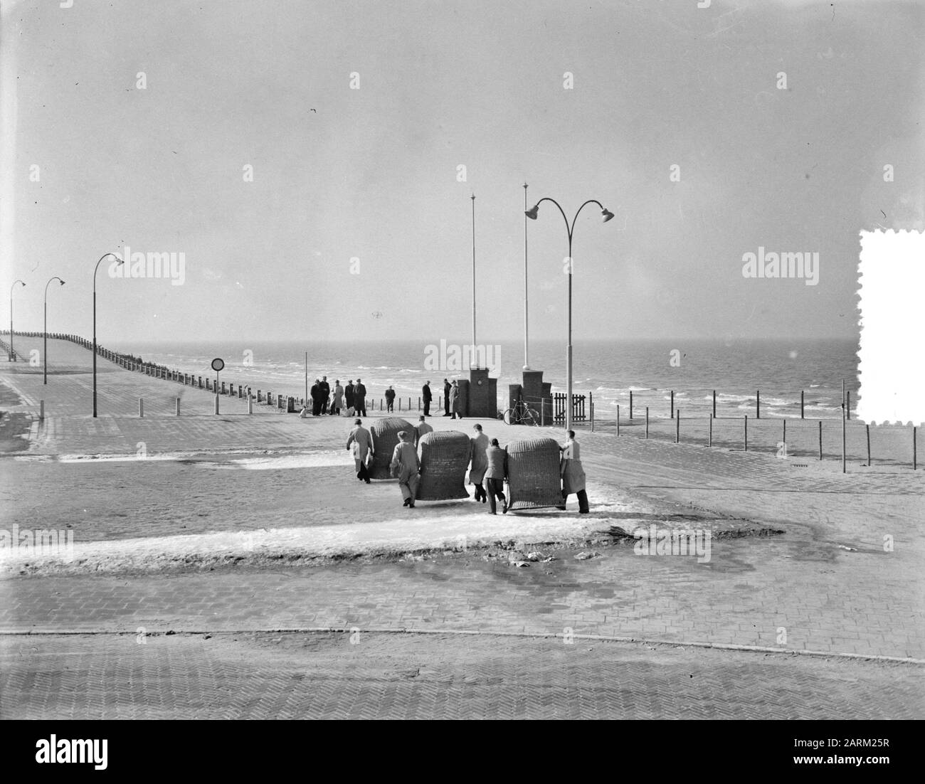 Spring approaching in Zandvoort, landing beach chairs. Date: 4 March 1955 Location: Noord-Holland, Zandvoort Keywords: beach chairs Stock Photo