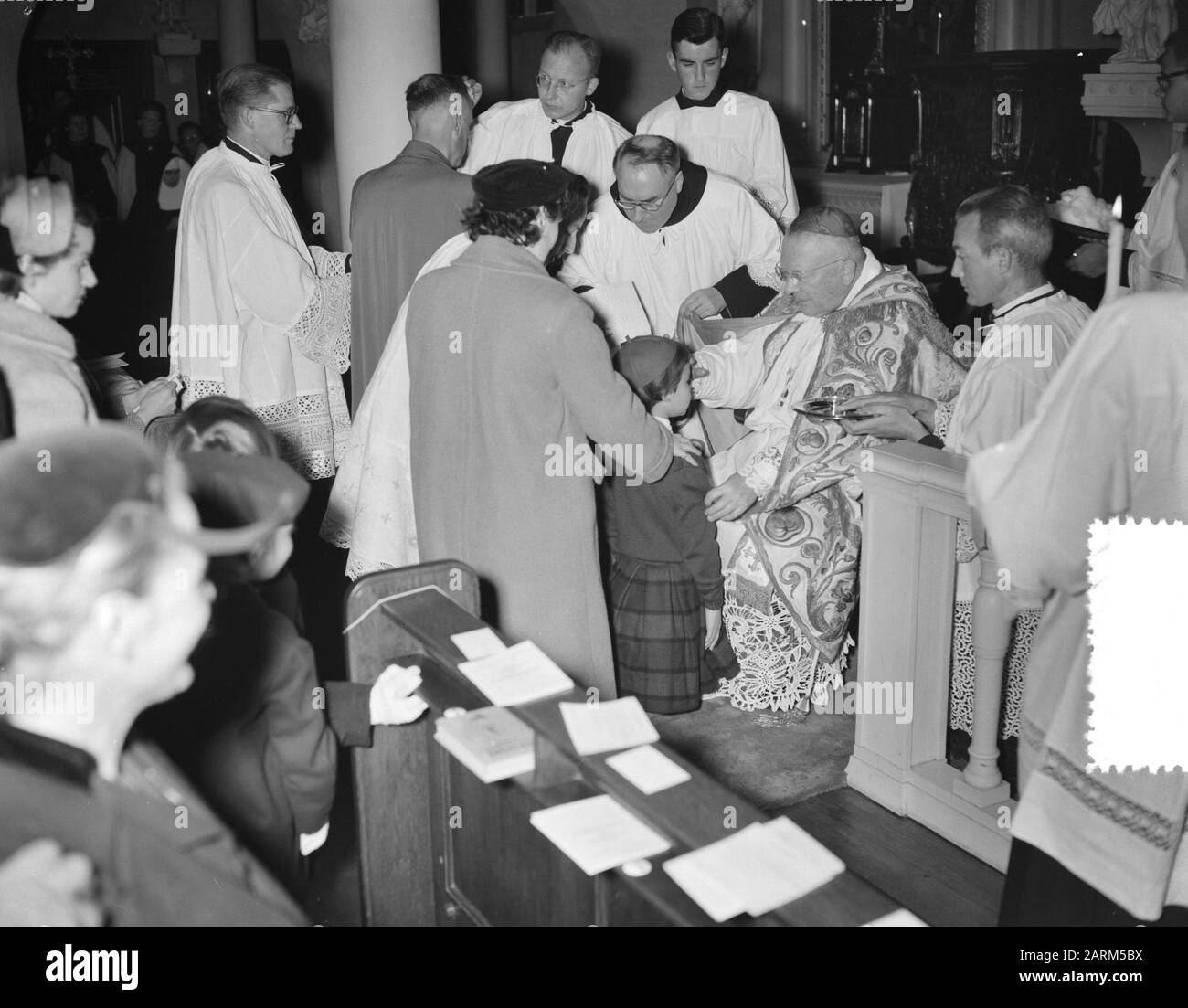 Forms contortionelingetjes by Cardinal Feltin Chapel Begijnhof Date: October 21, 1956 Personal name: Cardinal Feltin Stock Photo