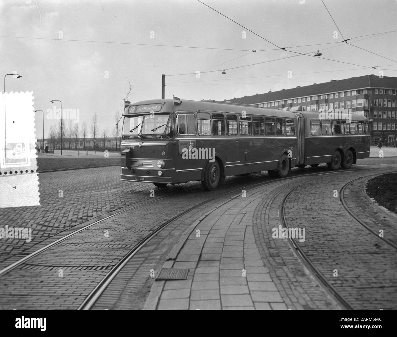 17 bus hi-res stock photography and images - Alamy
