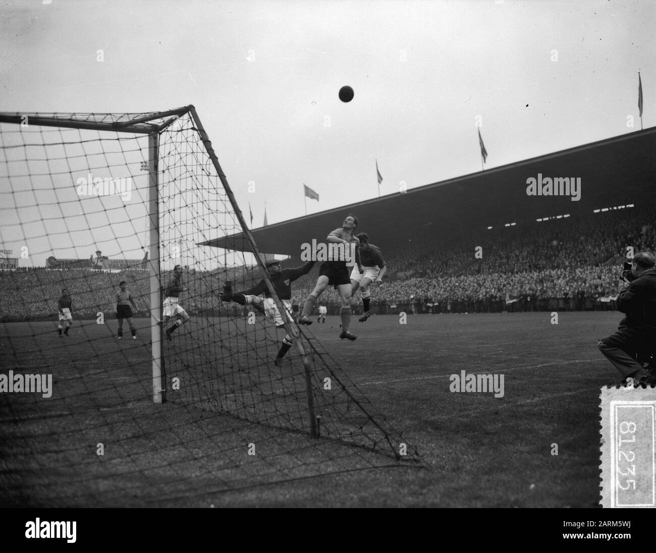 Football. Denmark - The Netherlands (2-2)  Game Moment. Bram Appel headlines Date: 4 November 1956 Location: Copenhagen Keywords: sport, football Stock Photo