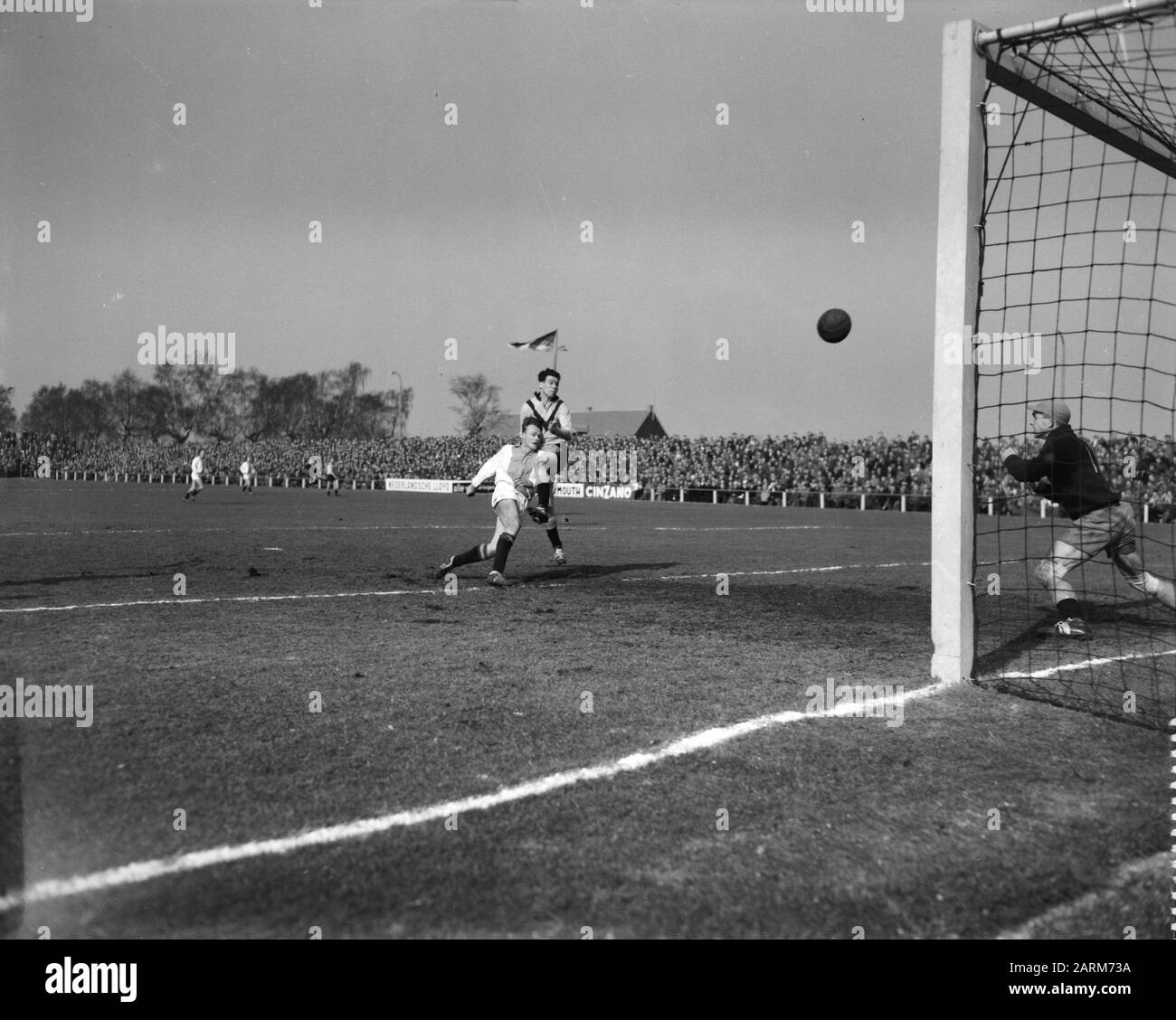 Elinkwijk against VVV 2-0, KNVB cup, Van der Bosch (left) is going to score  1-0, December 10, 1972, sports, soccer, The Netherlands, 20th century press  agency photo, news to remember, documentary, historic