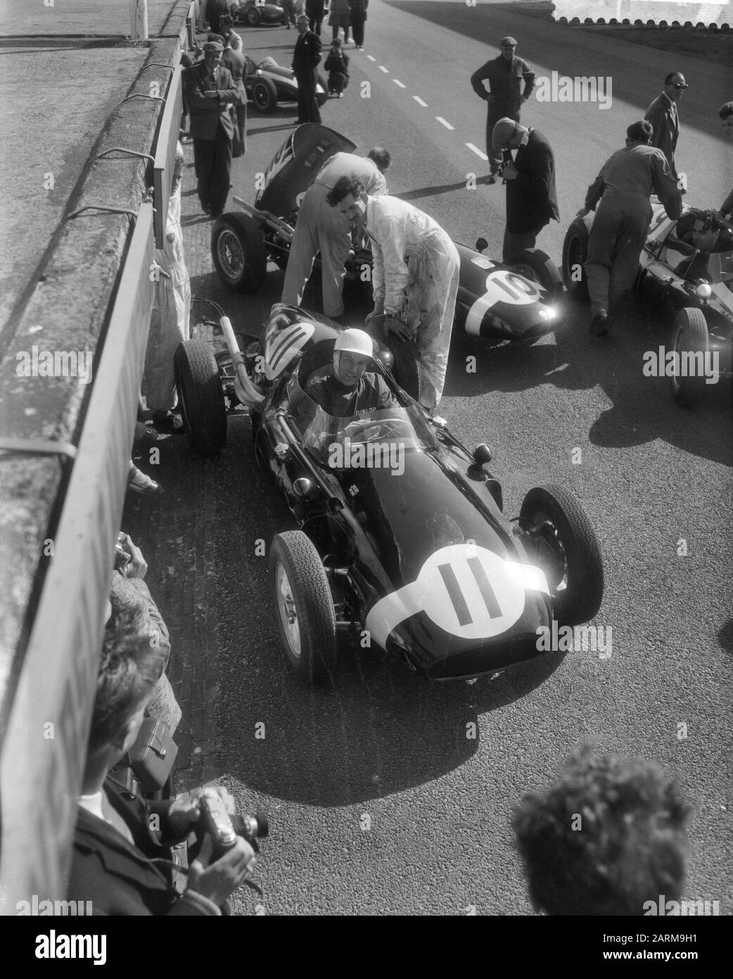 Grand Prix Zandvoort 1959  Training at the Circuit Van Zandvoort of the Grand Prix, Stirling Moss starts for a training round Date: May 29, 1959 Location: Noord-Holland, Zandvoort Keywords: cars, motor racing, circuits, sports Person name: Moss, Stirling Stock Photo