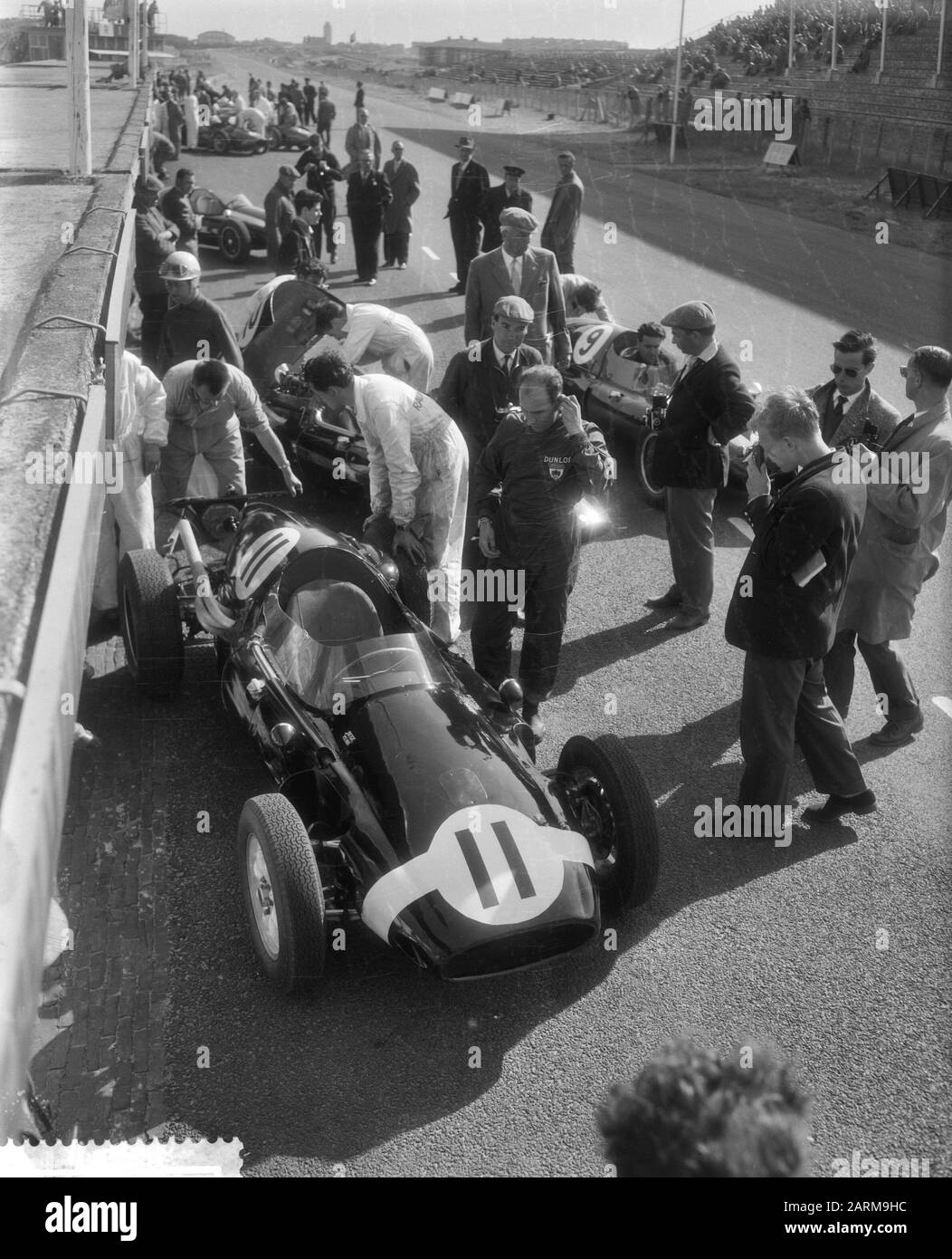 Grand Prix Zandvoort 1959  Training at the Circuit Van Zandvoort of the Grand Prix, Stirling Moss start for a training round Date: 29 May 1959 Location: Noord-Holland, Zandvoort Keywords: motorsport Personal name: Moss, Stirling Stock Photo