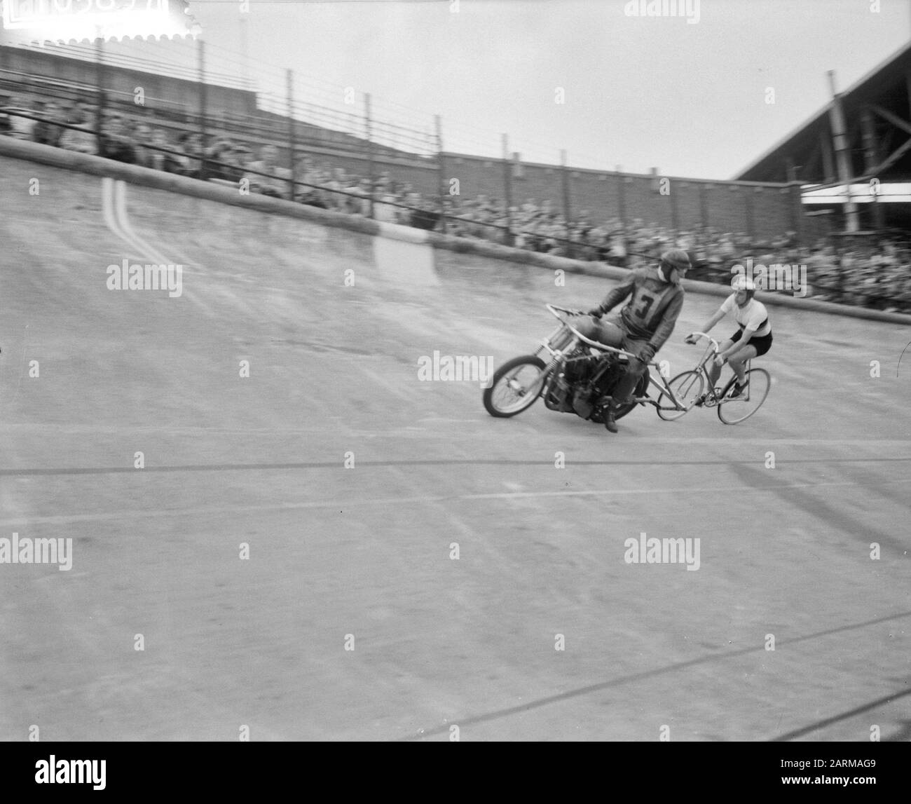 World Championship cycling on the track in Amsterdam Holz (W.Dld.) during stayeren pros Date: August 14, 1959 Location: Amsterdam Keywords: track cycling Stock Photo