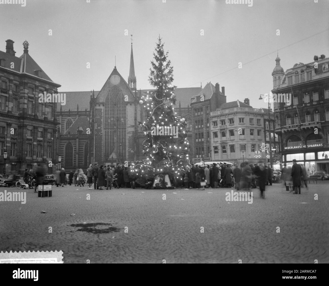 Start of Christmas action of the Salvation Army, illuminated Christmas tree on Dam Date: December 12, 1959 Location: Amsterdam, Noord-Holland Keywords: Christmas campaigns, Christmas trees Institution name: Army des Heils Stock Photo