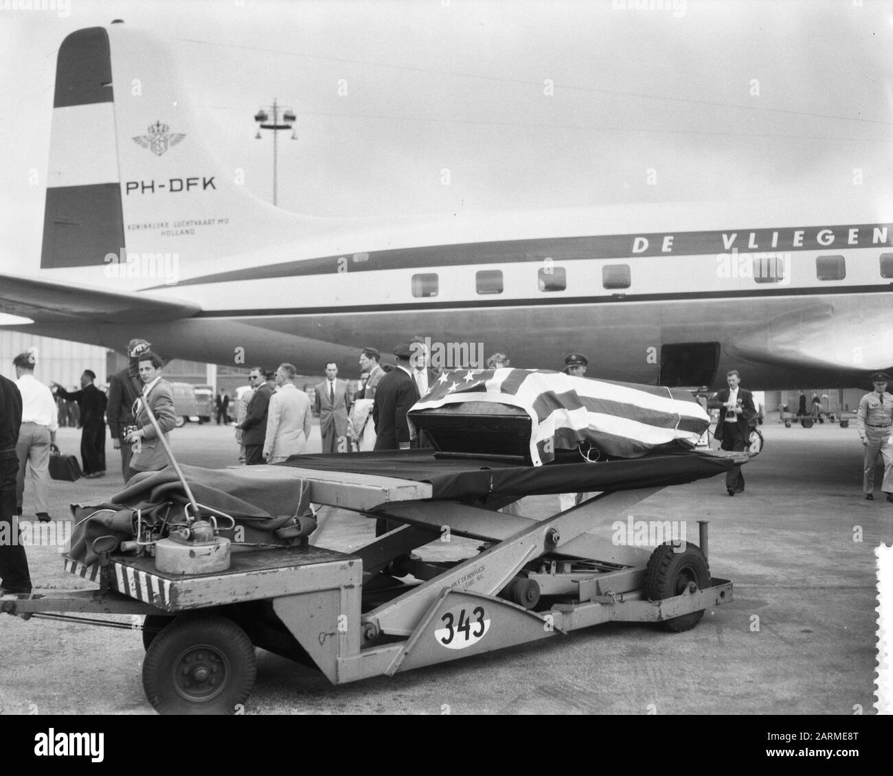 Bodily surplus of C. Palm at Schiphol Date: 25 July 1960 Person name: C. Palm Stock Photo