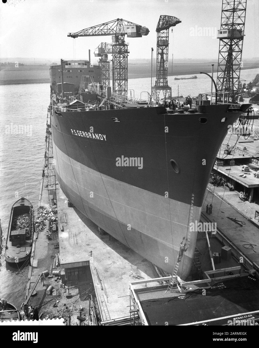 Supertanker Gerbrandy on the slope Date: May 28, 1960 Keywords: Supertankers, slopes Person name: Gerbrandy Stock Photo