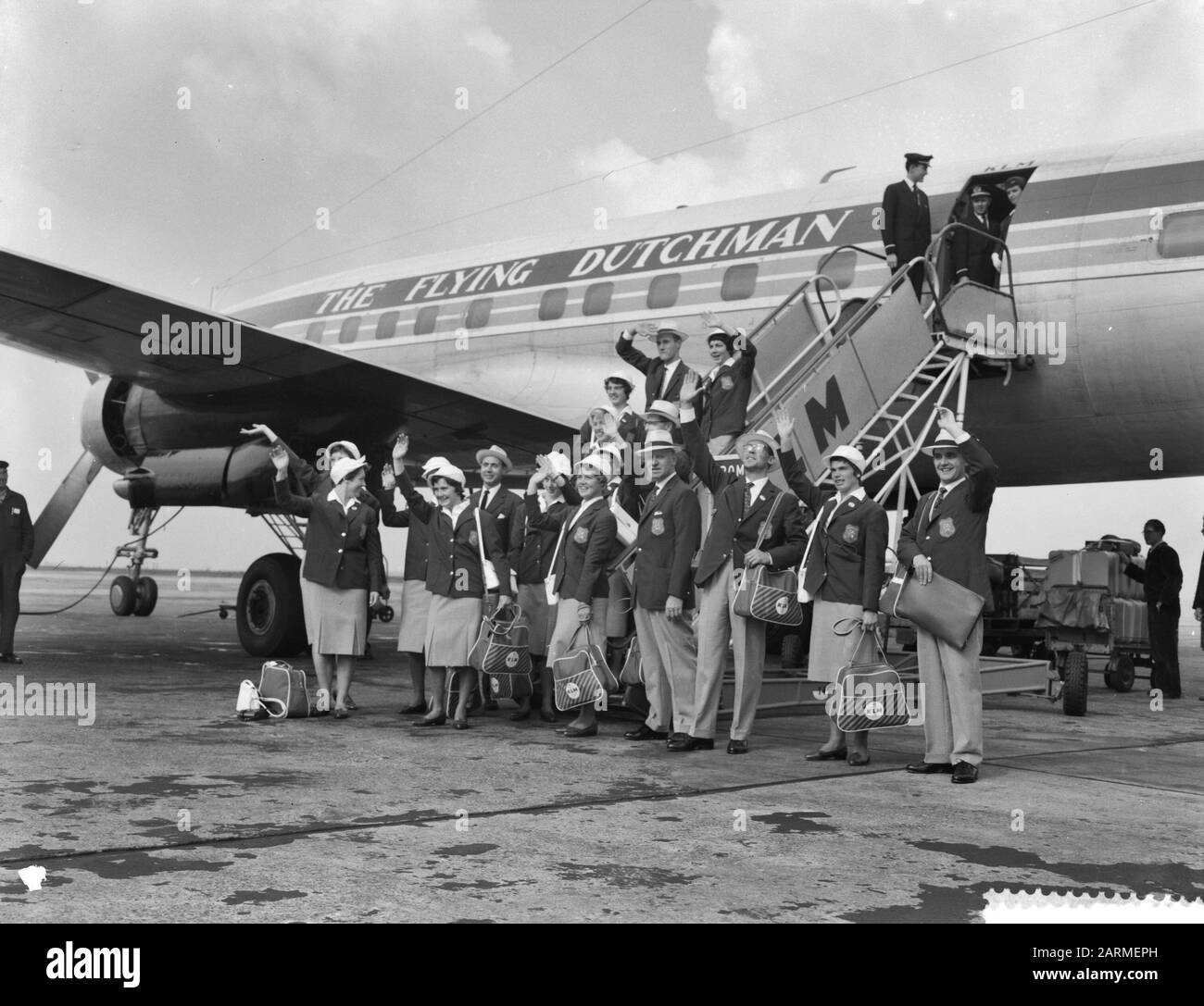 Departure Dutch gymnasts and fencer (star) to Rome Date: August 29, 1960 Location: Schiphol Keywords: athletes, airports Stock Photo