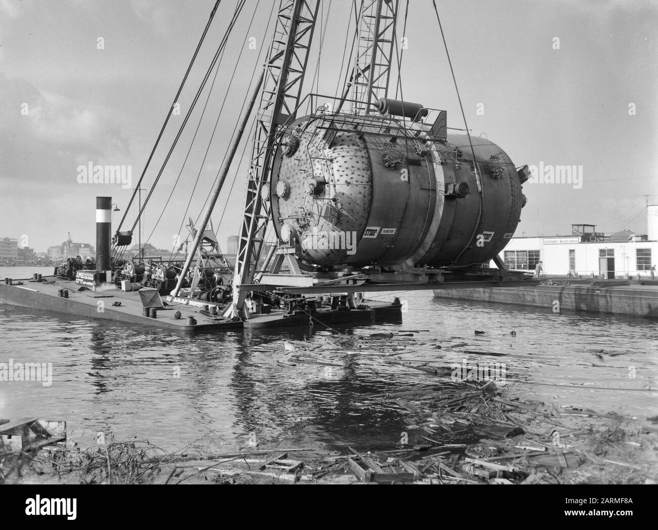 100 Tons High Resolution Stock Photography and Images - Alamy