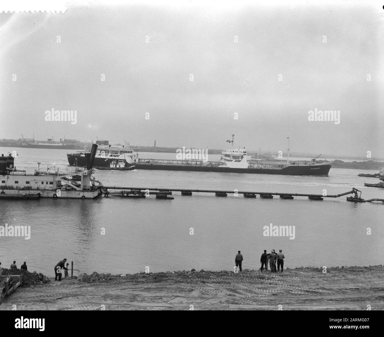 First oil tanker sails the Europoort port Date 13 December 1960 Keywords oil tankers Stock