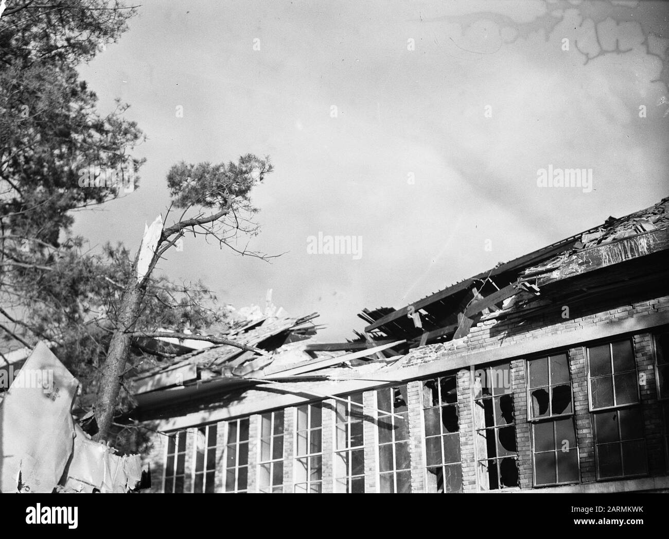 Airplane crash Apeldoorn. Crash of Fairey Firefly on the Chistelijke H.B.S. at the Jachtlaan in