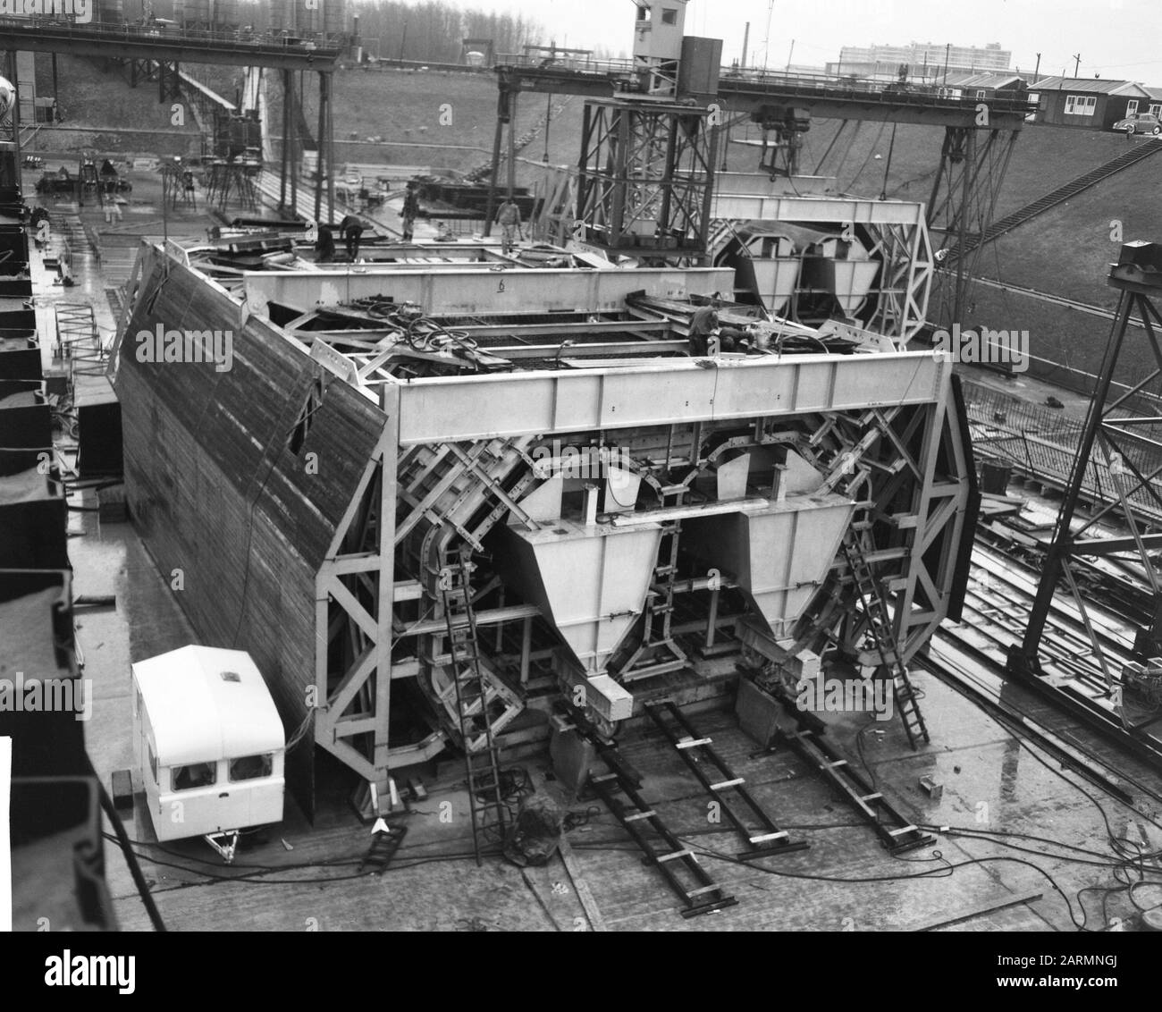 Concrete tunnel segments Black and White Stock Photos & Images - Alamy