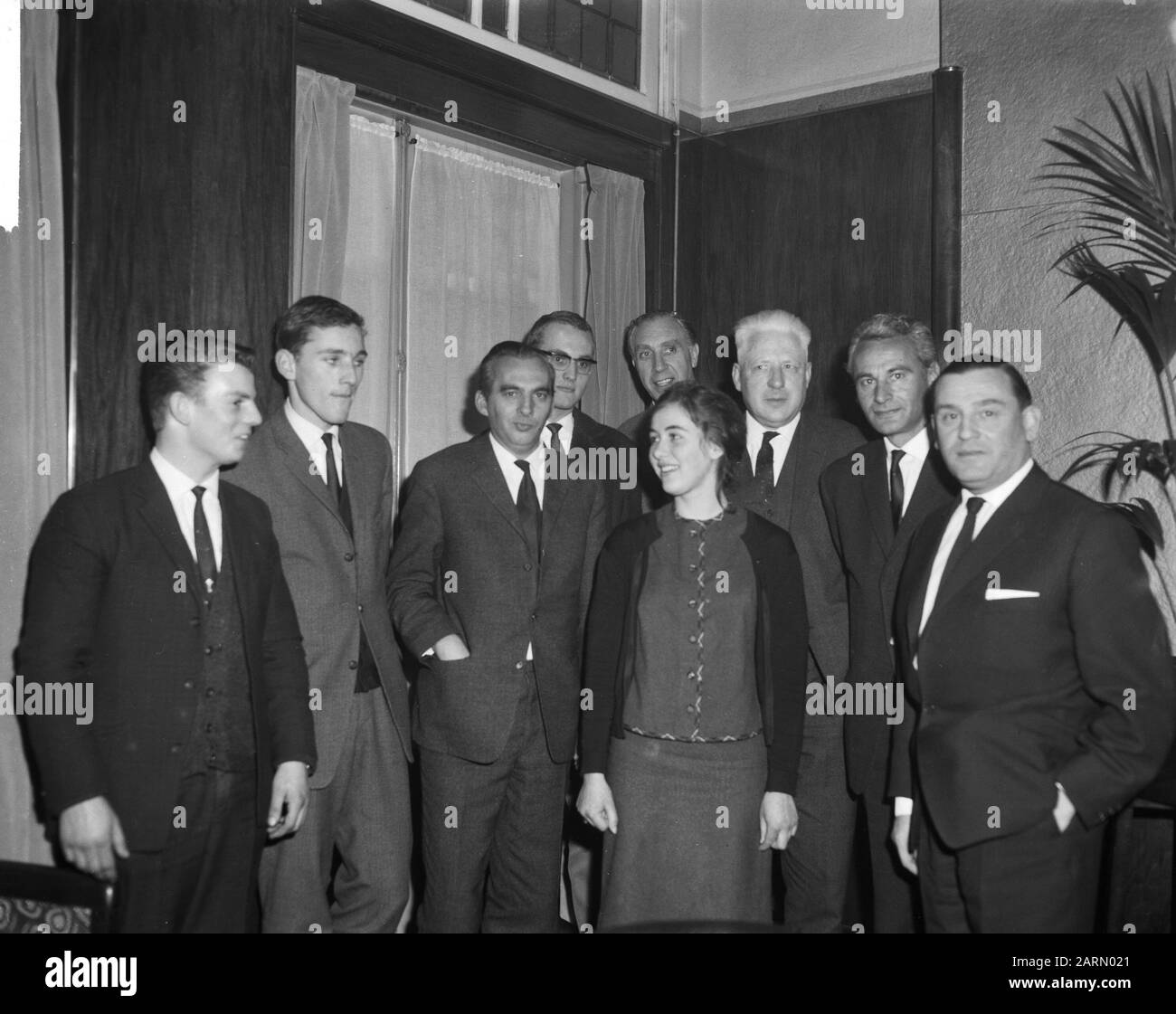 Candidates sports broadcast announced. From l.n.r.: Leo van Oudheusden (beauty jumping), Boudewijn Maat (baseball), Lita Kuiler (beauty jumping), Max Dwinger Date: 12 February 1963 Keywords: candidates Person name: Boudewijn Maat, Kuiler, Lita Stock Photo