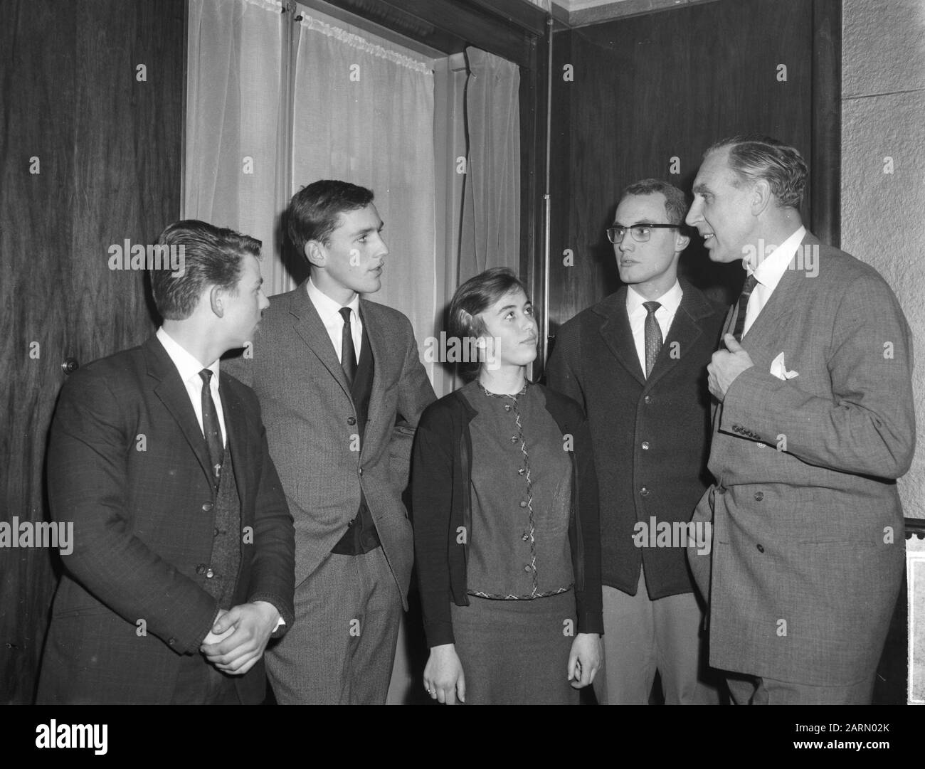 Candidates sports broadcast announced. From l.n.r.: Leo van Oudheusden (beauty jumping), Boudewijn Maat (baseball), Lita Kuiler (beauty jumping), Max Dwinger Date: 12 February 1963 Keywords: candidates Person name: Boudewijn Maat, Kuiler, Lita Stock Photo