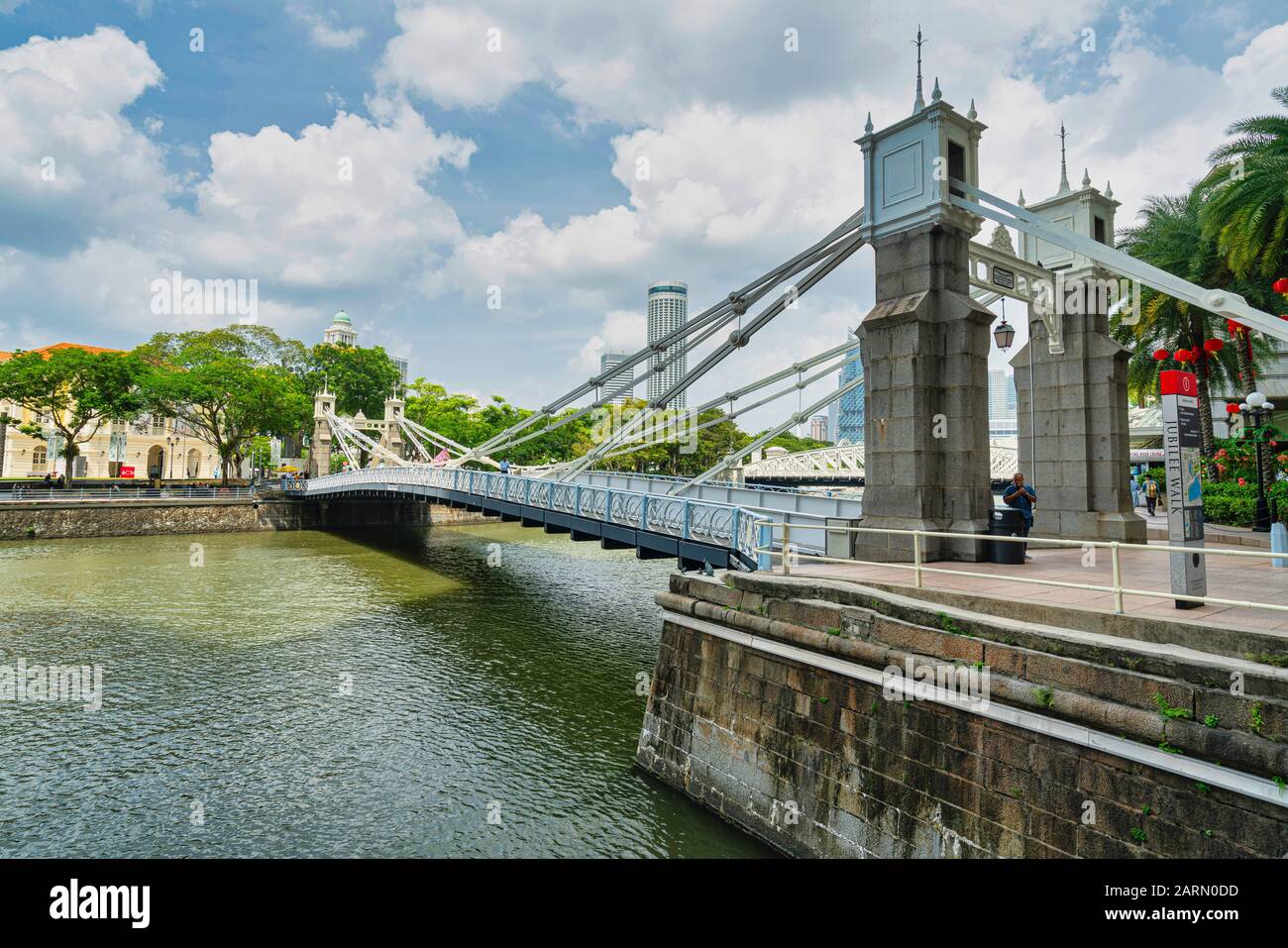 Singapore. January 2020.  The historic Cavenagh Bridge over the Singapore River Stock Photo