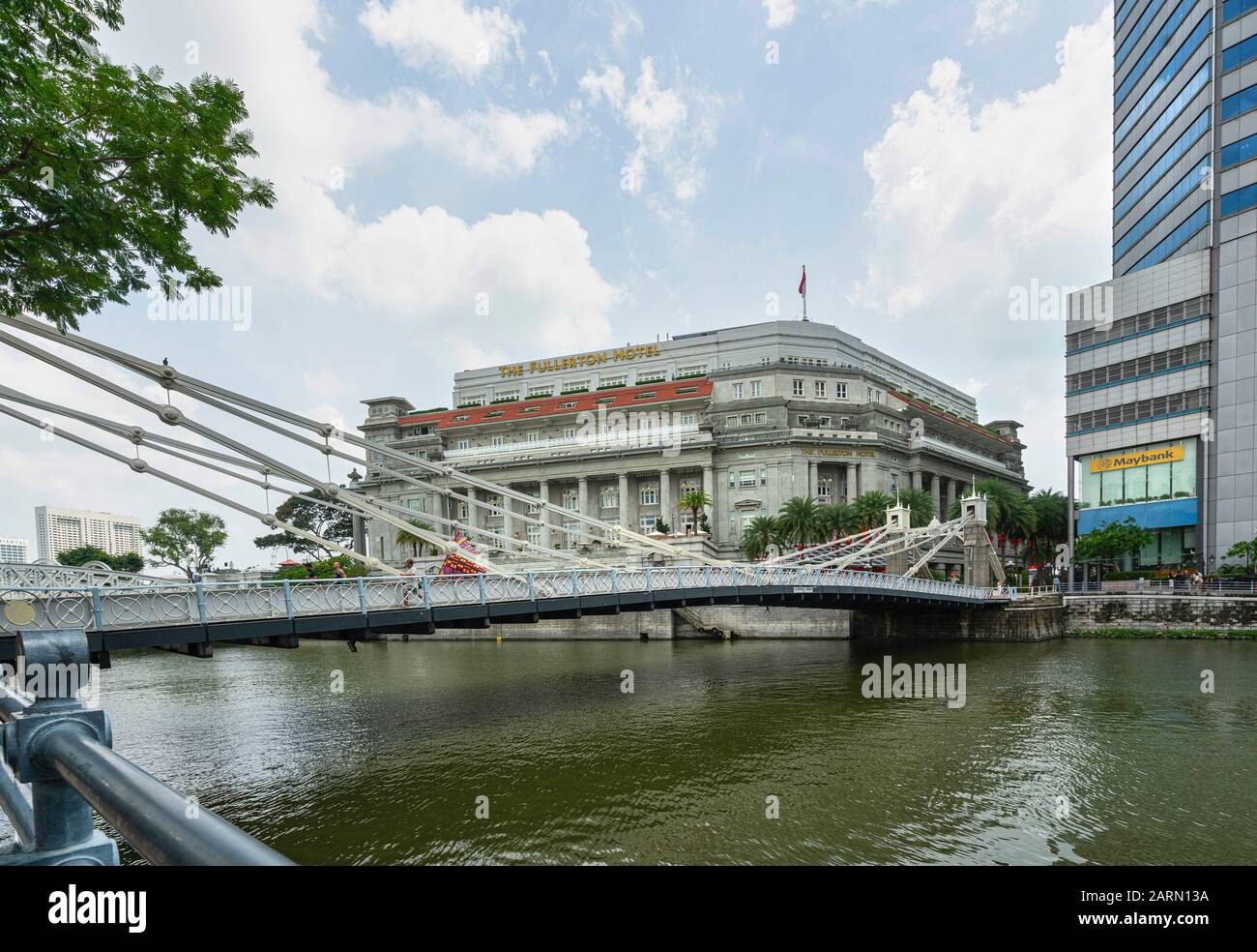 Singapore. January 2020.  The historic Cavenagh Bridge over the Singapore River Stock Photo