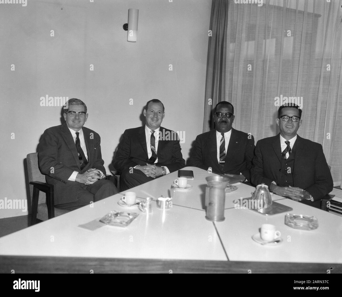 Three ministers of the Netherlands Antilles left Schiphol to Tel Aviv, from l.n.r. Minister Oscar Henriquez, Minister Ernesto Petronia and Minister Jossy Tromp Date: 19 February 1964 Location: Noord-Holland, Schiphol Keywords: ministers Stock Photo