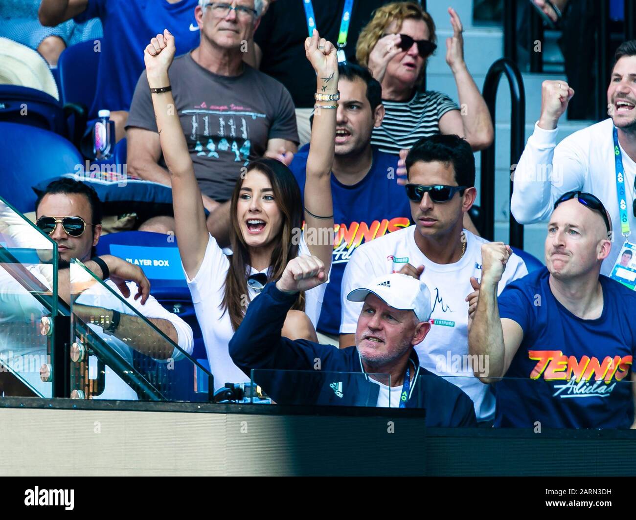 29 January 2020, Australia, Melbourne: Tennis: Grand Slam, Australian Open.  Hereen, singles, quarter-finals, Wawrinka (Switzerland) - Zverev (Germany).  Brenda Patea (2nd from left), friend of Alexander Zverev, cheers on the  grandstand. Zverev