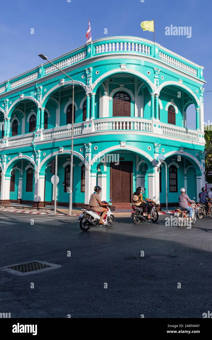 Phuket Town Architecture - One of the features of Phuket shophouses or 'row houses' is the front verandahs form a sheltered walkway and intricate stuc Stock Photo