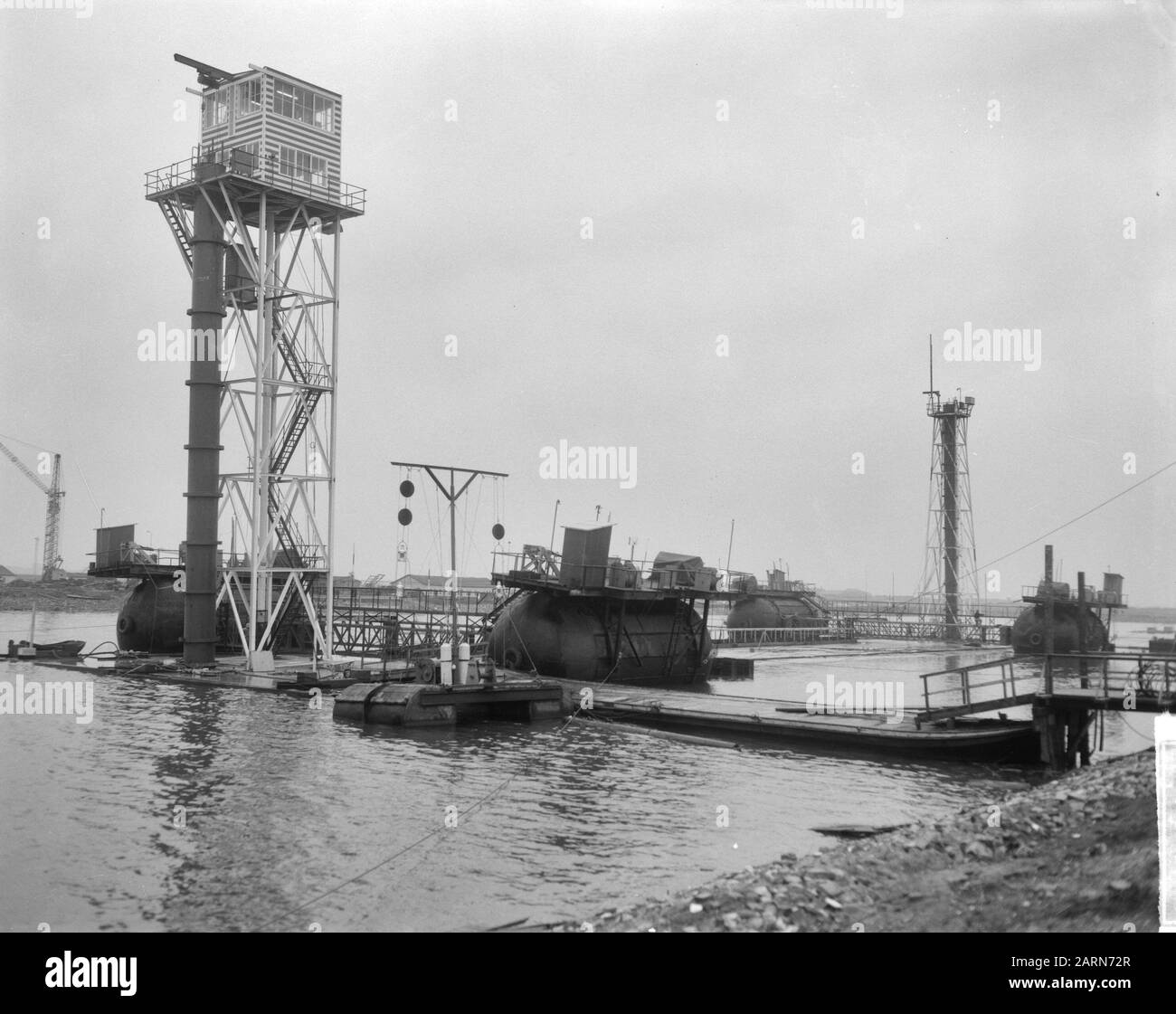 First tunnel element of the Coentunnel, leaving the construction dock Date: March 15, 1965 Keywords: tunnel building Institution name: Coentunnel Stock Photo